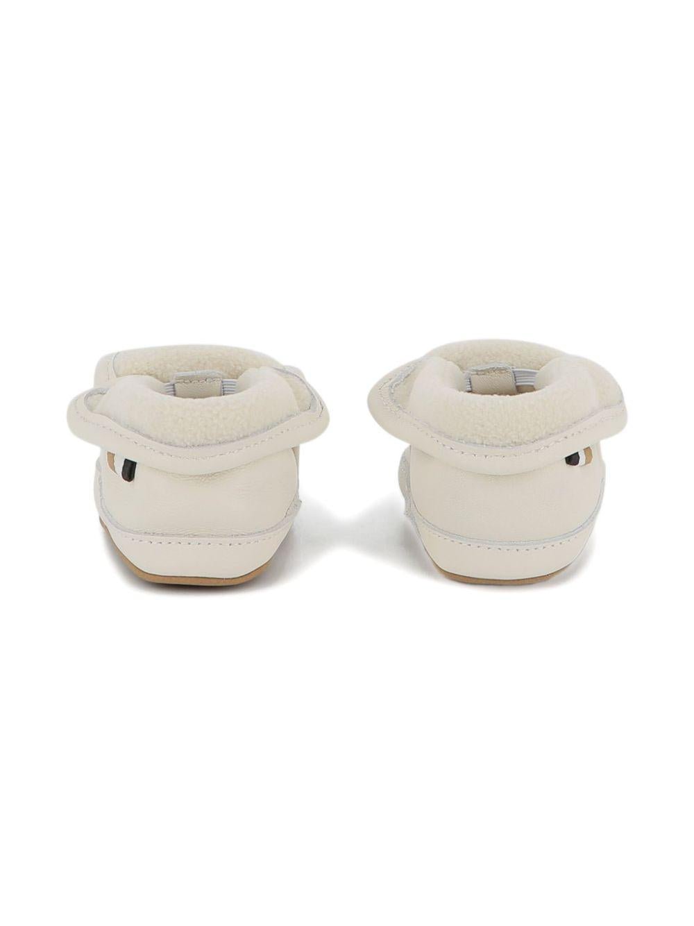 Sneakers per neonato BOSS Kids bianche con fodera in shearling - Rubino Kids