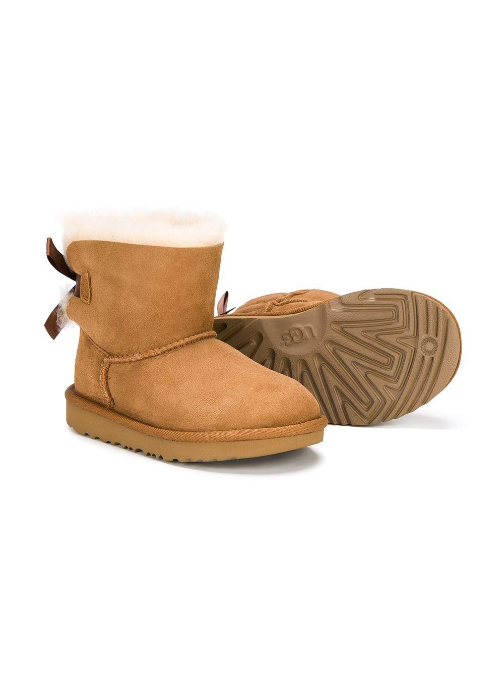 Stivaletti Mini Bailey Bow per bambina Ugg Kids beige con dettaglio fiocco posteriore - Rubino Kids