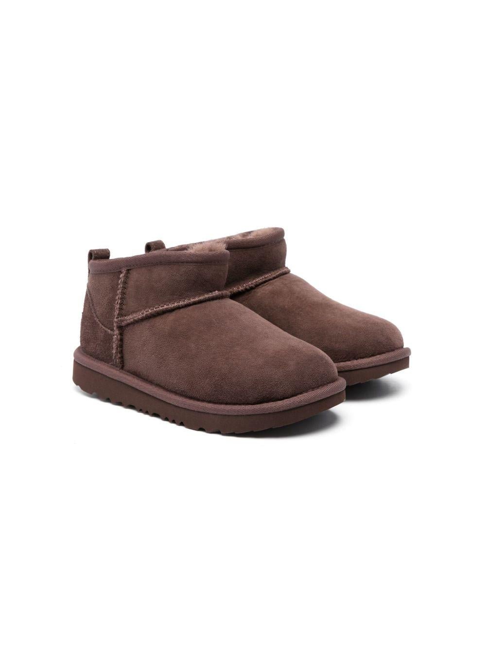 Stivali Classic Ultra Mini Burnet Cedar per bambina UGG Kids marroni con logo sul tallone - Rubino Kids