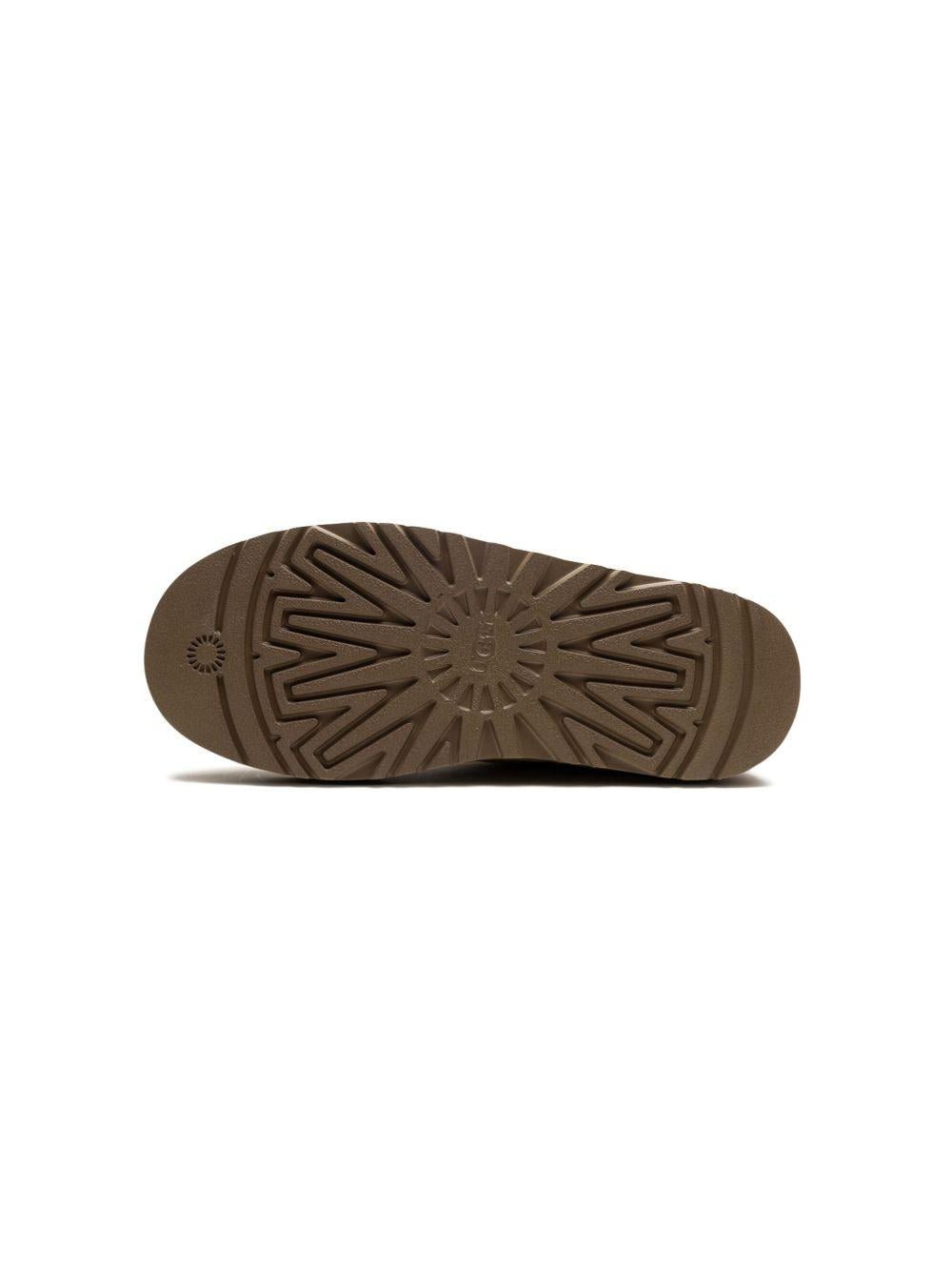 Stivali Classic Ultra Mini per bambino UGG Kids beige con suola rialzata - Rubino Kids