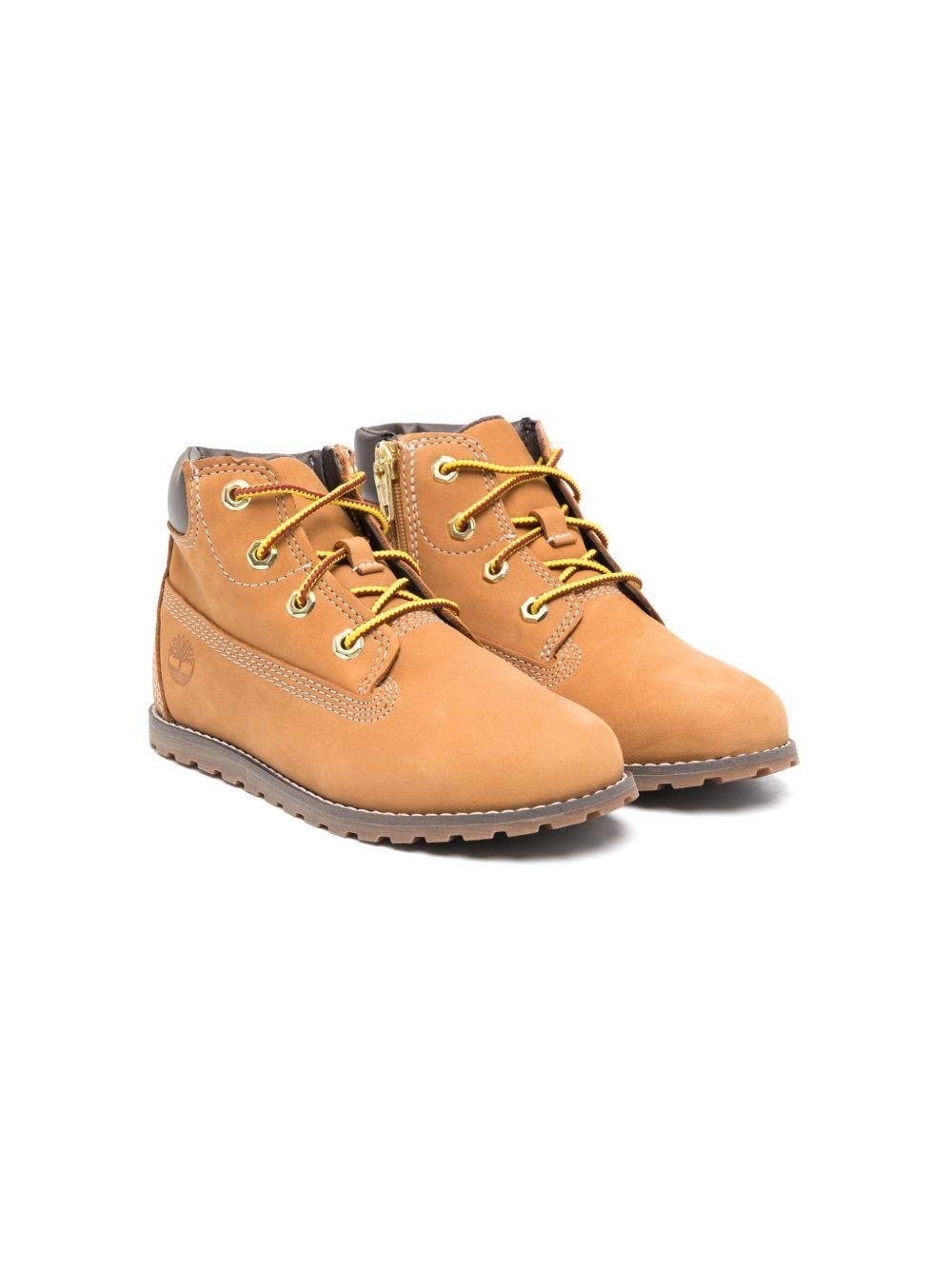 Stivali Pokey Pine per bambino Timberland Kids beige con logo laterale inciso - Rubino Kids
