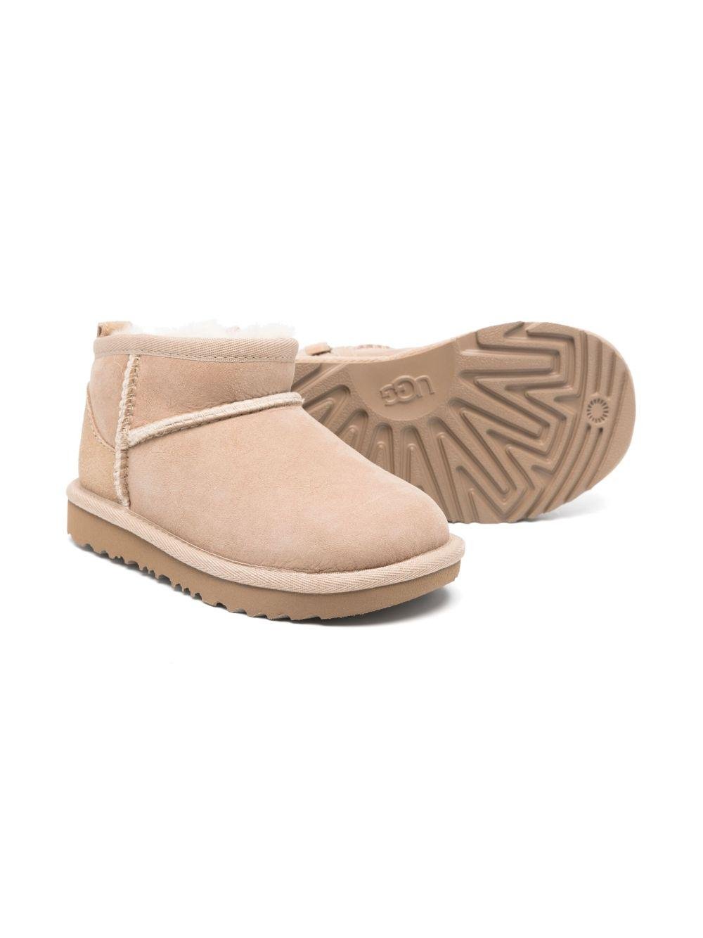 Stivali Toddler's Classic Ultra Mini per bambina beige con linguetta sul tallone - Rubino Kids