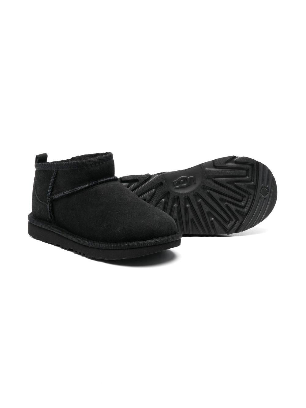 Stivali Ultra Mini per bambina UGG Kids neri con finitura idrorepellente<BR/> - Rubino Kids