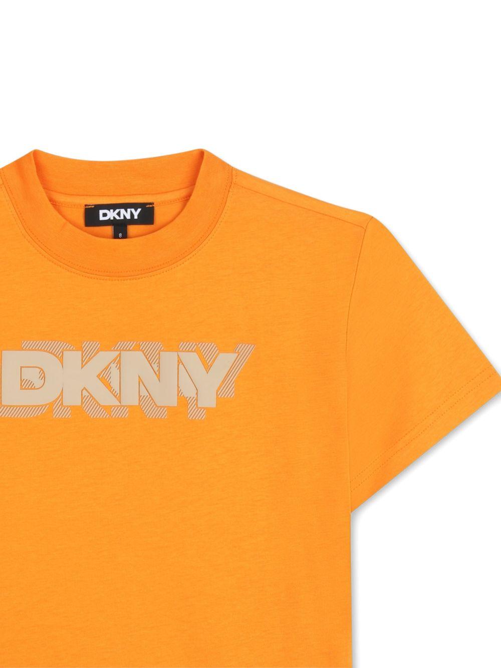 T-shirt per bambino Dkny Kids arancione con dettaglio logo sul davanti - Rubino Kids