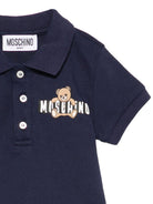 T-shirt per neonato Moschino Kids blu con logo sul davanti - Rubino Kids